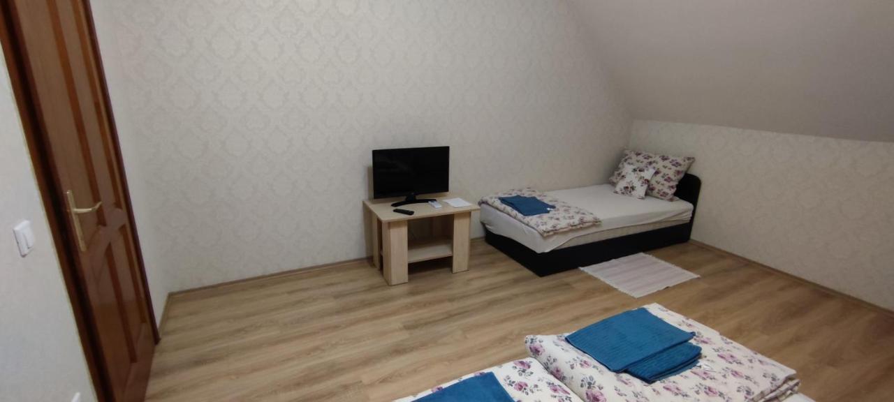 Village Garden Family Guest House Tiszakanyár Exterior foto